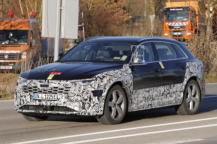 Spyshots Audi E-tron facelift