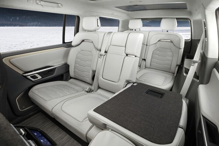 Rivian R1S
