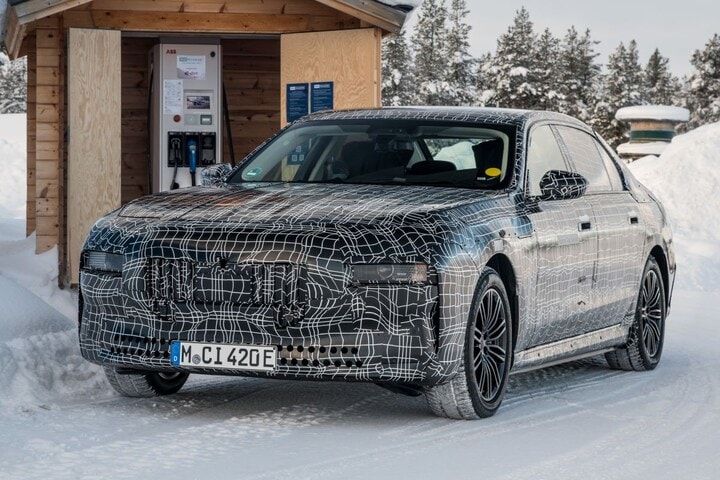 BMW i7