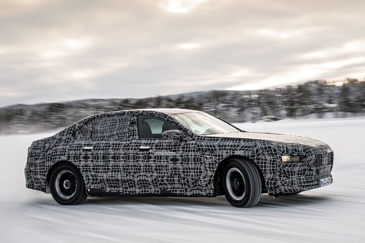 BMW i7