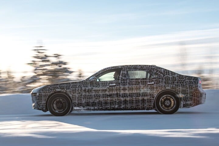 BMW i7