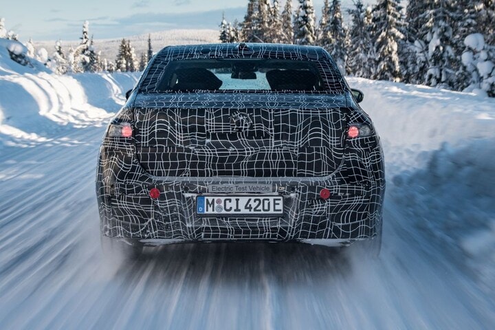 BMW i7