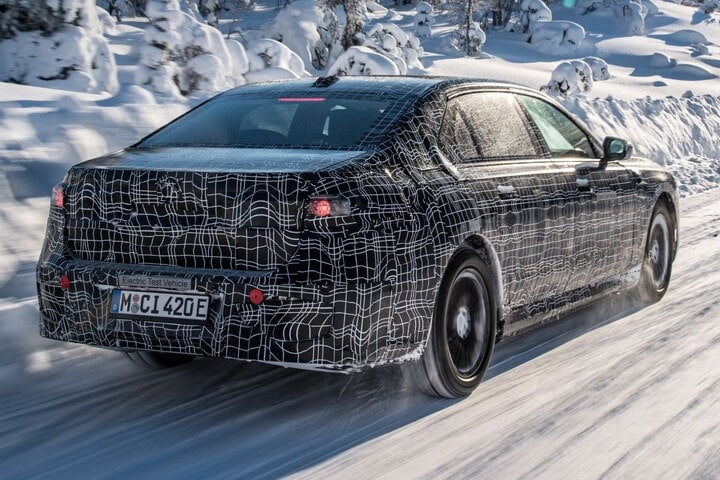 BMW i7