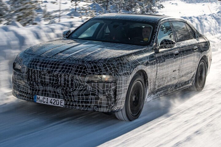BMW i7