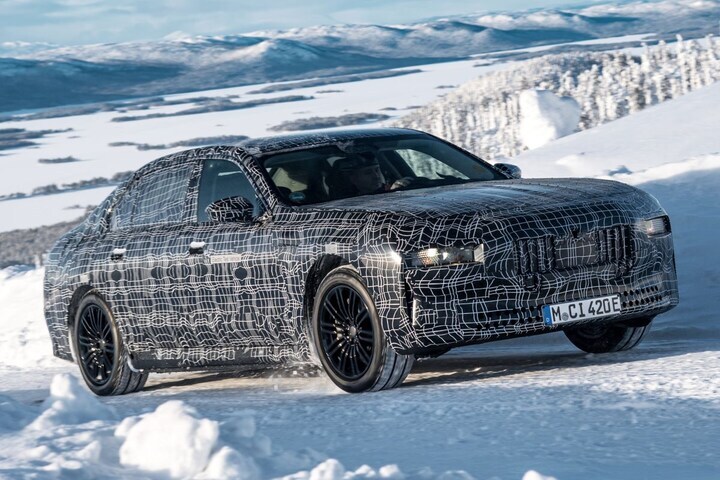 BMW i7