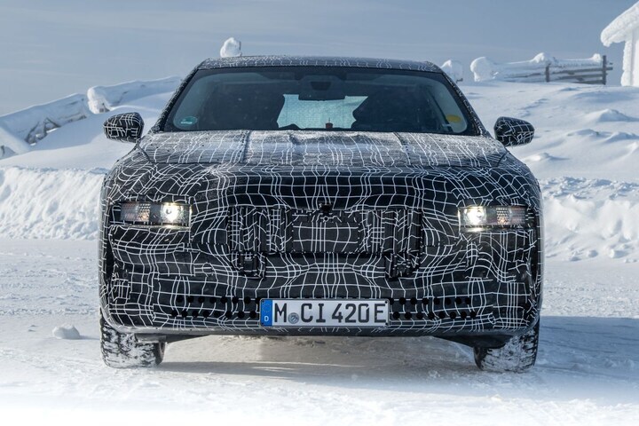 BMW i7