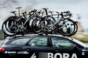 Fietsendrager Fietsen dak wielrenploeg