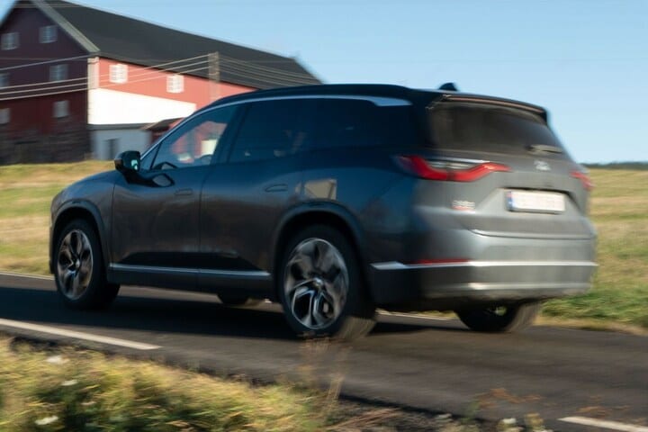 Nio ES8