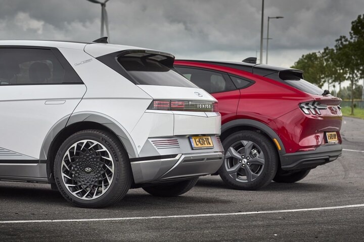 Hyundai Ioniq 5 Ford Mustang Mach-E EV elektrisch rijden
