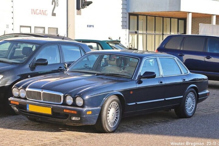 Jaguar XJ12