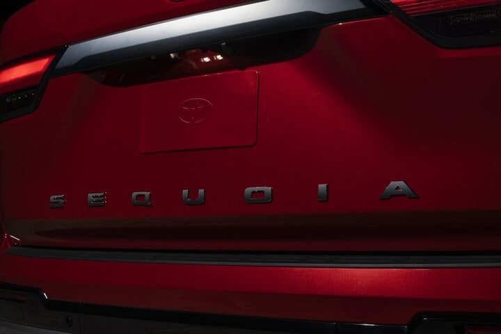 Toyota Sequoia teaser