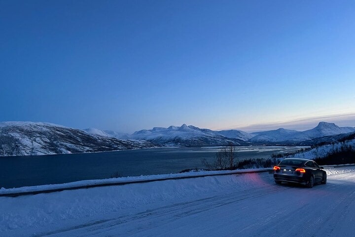Tesla Model 3 Scandinavië Noorderlicht
