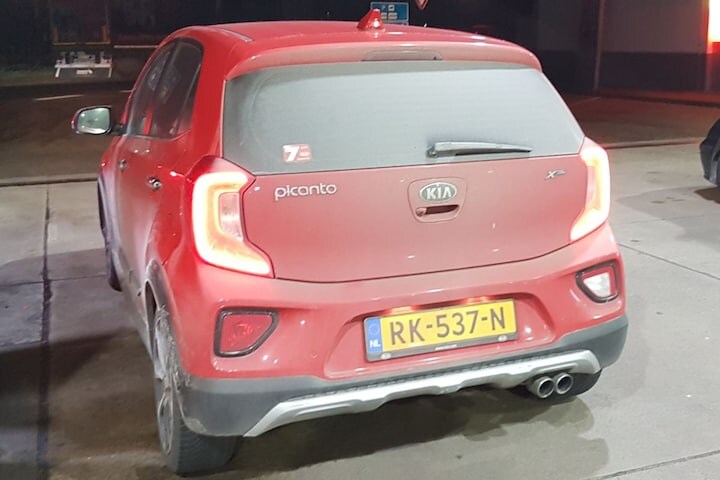 Kia Picanto vies bevuiling smerig vieze auto