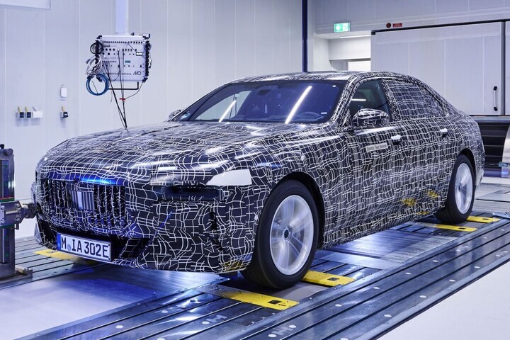 BMW i7