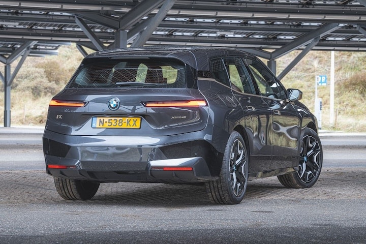 BMW iX