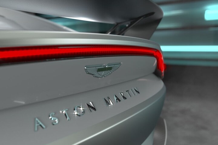 Aston Martin V12 Vantage