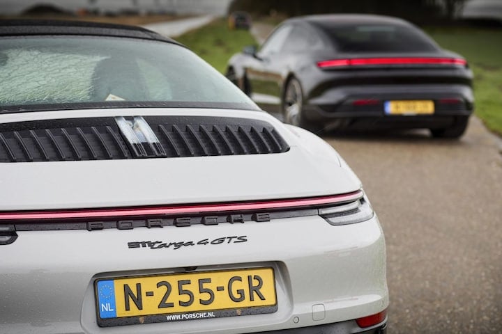 Porsche Taycan vs Porsche 911