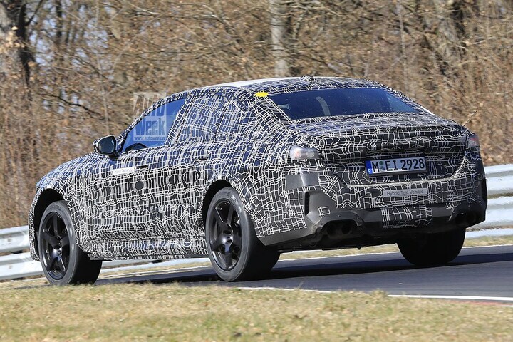 BMW M5 spyshots