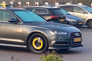 Thuiskomer op Audi reservewiel