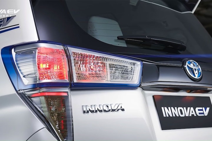 Toyota Innova EV Concept