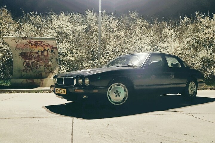 Jaguar XJ