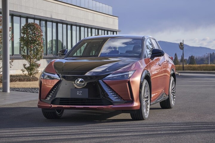 Lexus RZ 450e