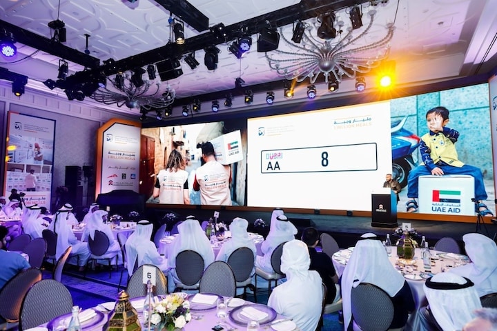 Dubai kenteken veiling AA 8