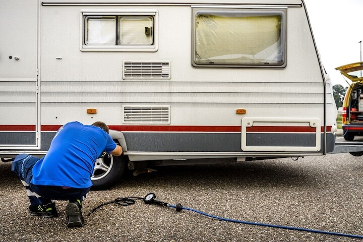Vakantie check nakijken bandenspanning caravan