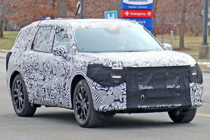 Spsyhots Ford SUV 