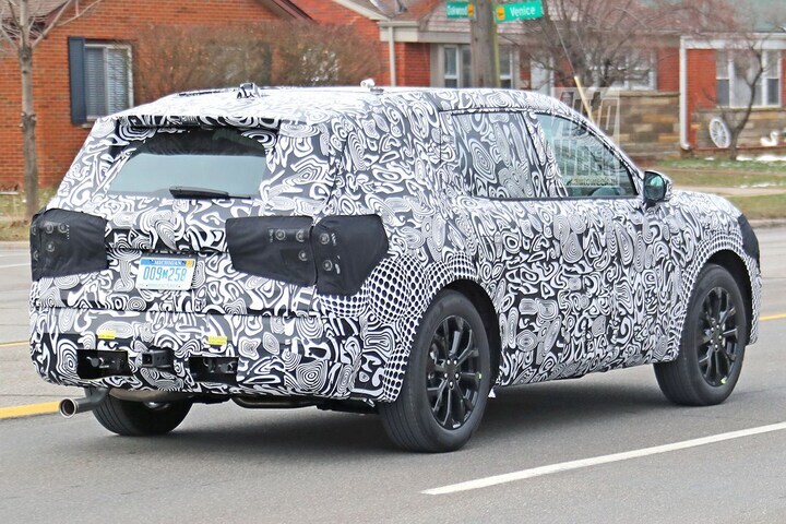 Spsyhots Ford SUV 