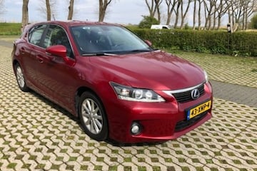 Lexus CT200h rood hatchback