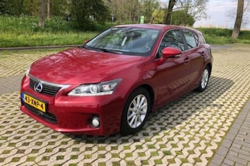 Lexus CT200h rood hatchback