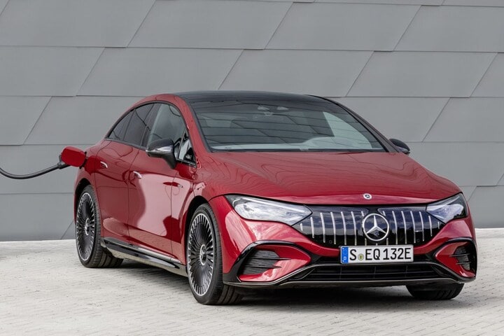 Mercedes-Benz EQE 43 AMG