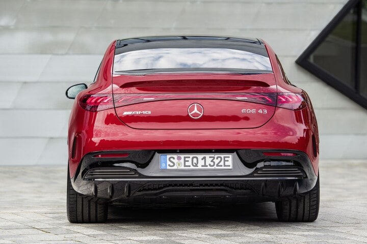 Mercedes-Benz EQE 43 AMG
