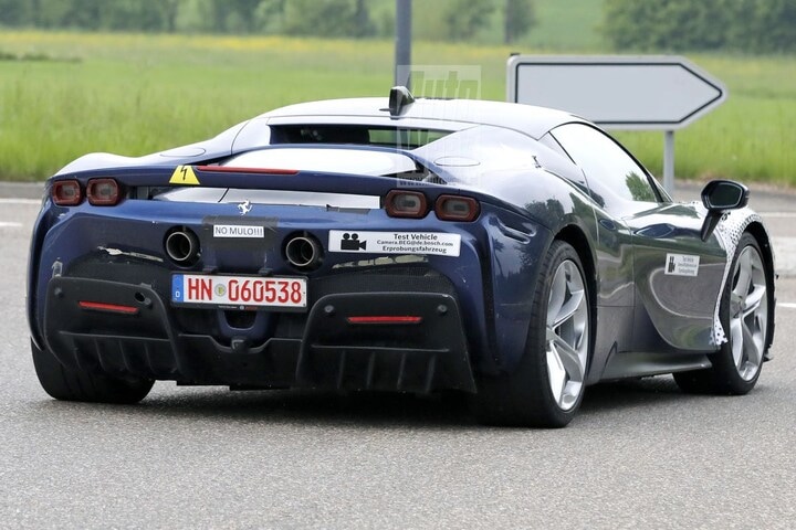 Ferrari SF90 Versione Speciale Spyshots