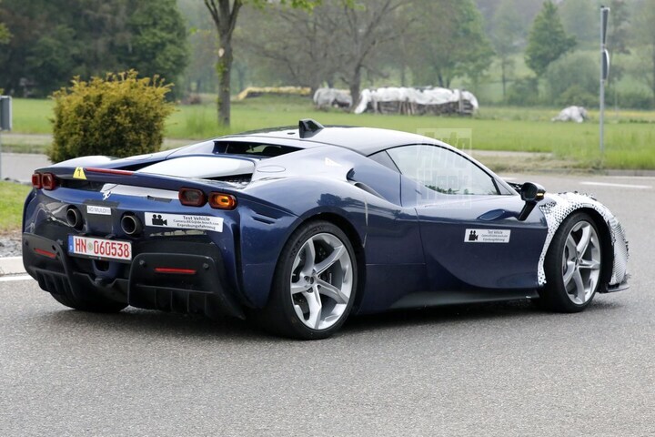 Ferrari SF90 Versione Speciale Spyshots