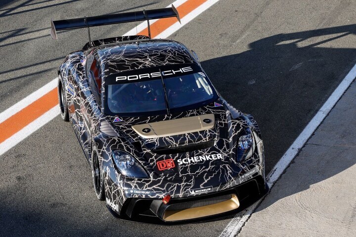 Porsche 718 Cayman GT4 ePerformance