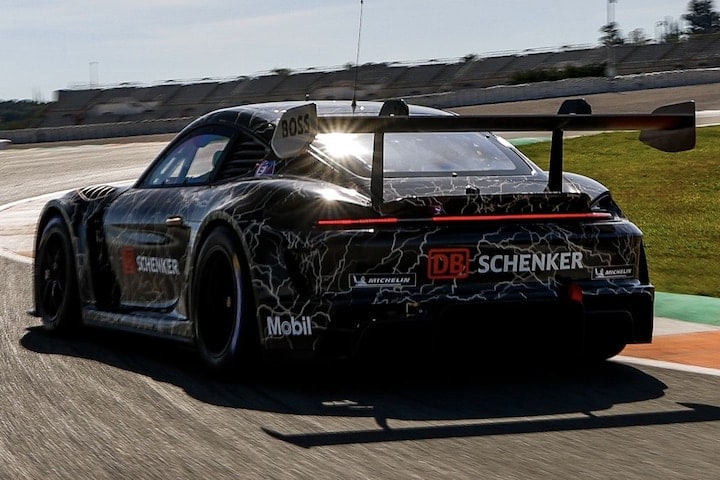 Porsche 718 Cayman GT4 ePerformance