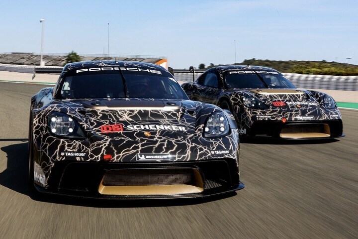 Porsche 718 Cayman GT4 ePerformance