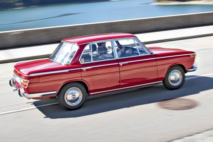 BMW 2000