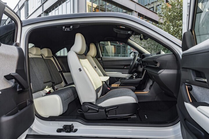 Nieuwe uitvoeringen voor Mazda MX-30