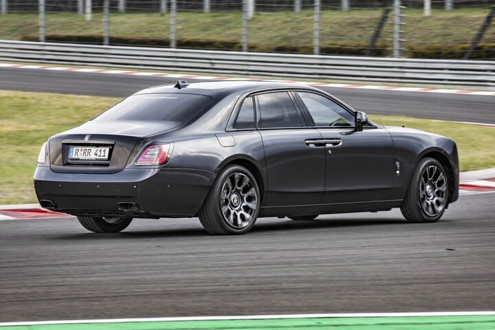 Rolls-Royce Ghost Black Badge