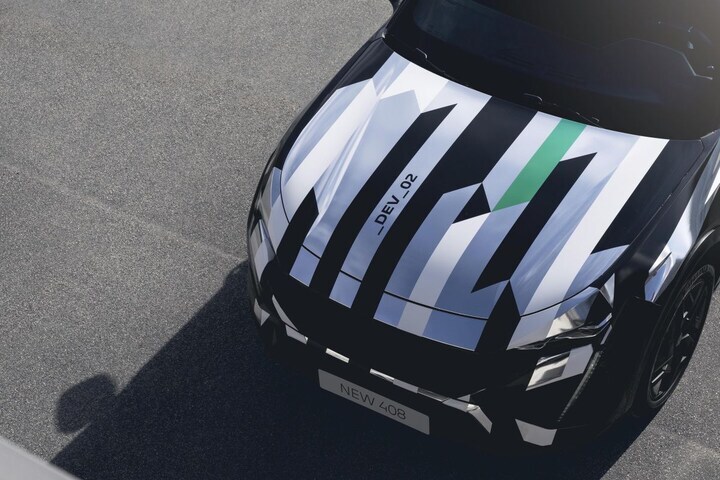 Peugeot 408 teaser