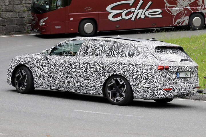 Spyshots Skoda Superb