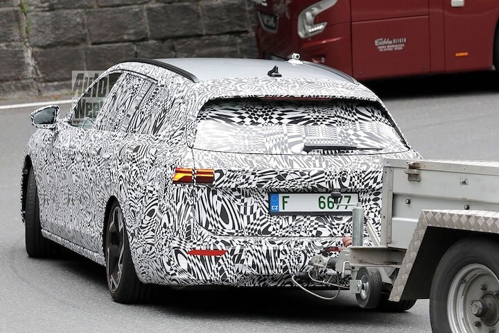 Spyshots Skoda Superb
