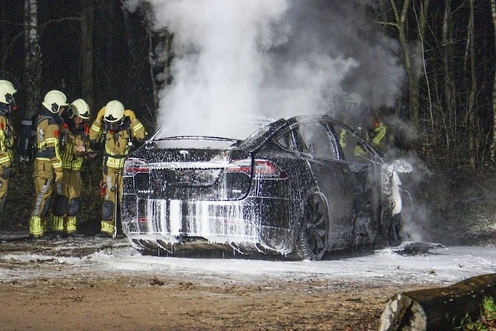 Brand elektrische auto (ANP)
