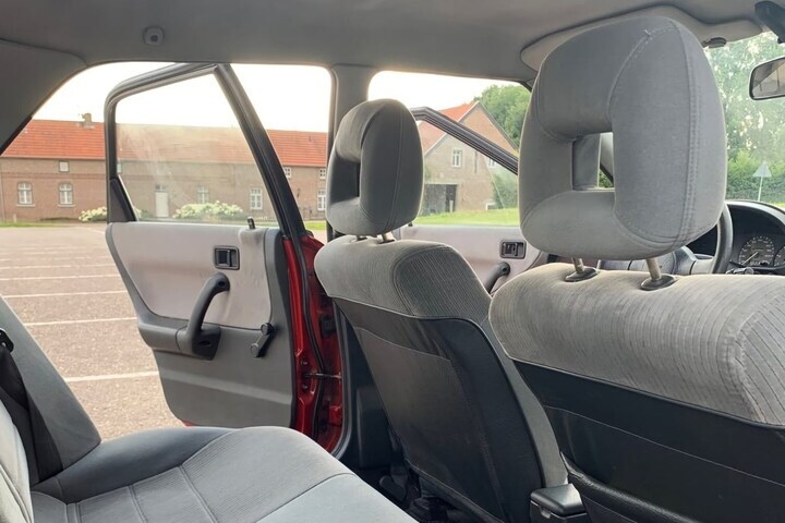 Mazda 323 F - Liefhebber Gezocht