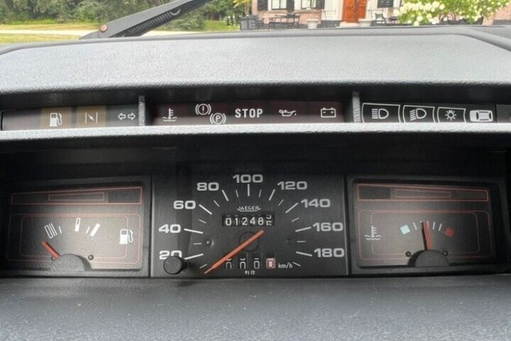 Peugeot 305