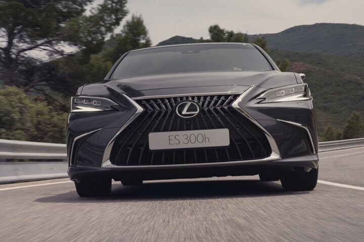 Lexus ES 300h 2022