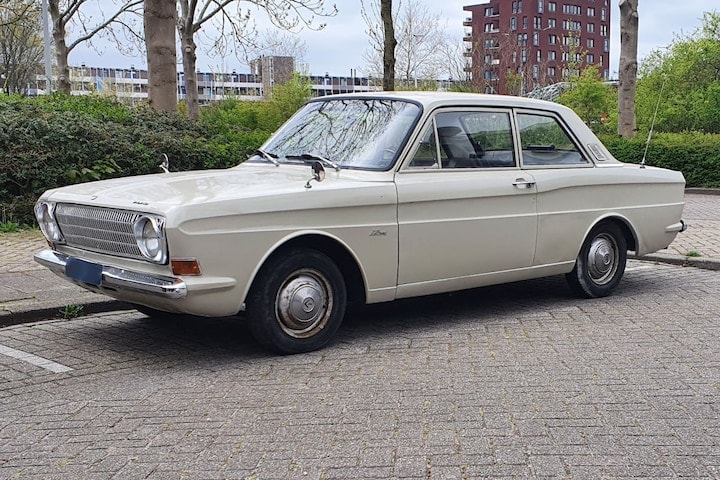 Ford 12M